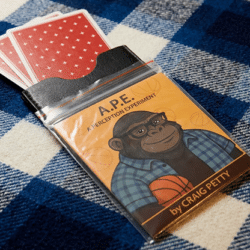 Vintage speelkaart-illustratie van goochelaar Craig Petty (2 Harten) bij Premium Magic Store